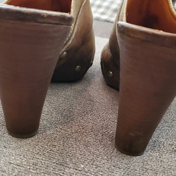 Frye heeled clog. New, size 10W - Picture 7 of 8